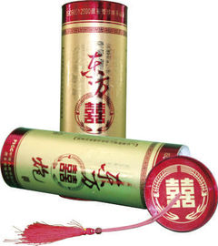 Αποτυπώνοντας σε ανάγλυφο τυπωμένων υλών εγγράφου κρασιού δοχεία χαρτονιού καπακιών κασσίτερου σωλήνων συσκευάζοντας